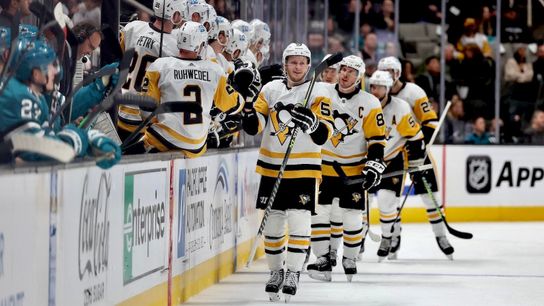 Freeze Frame: Crosby, Guentzel recreate familiar throwback gem taken in San Jose, Calif. (Penguins)